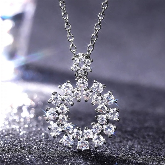 New Luxury Silver Color Diamond Necklace - Picture 2 of 6